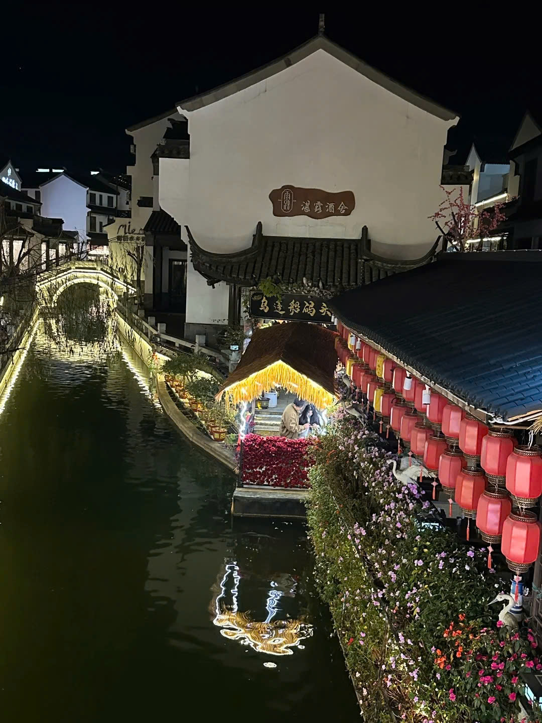 lang thuy huong hong ha